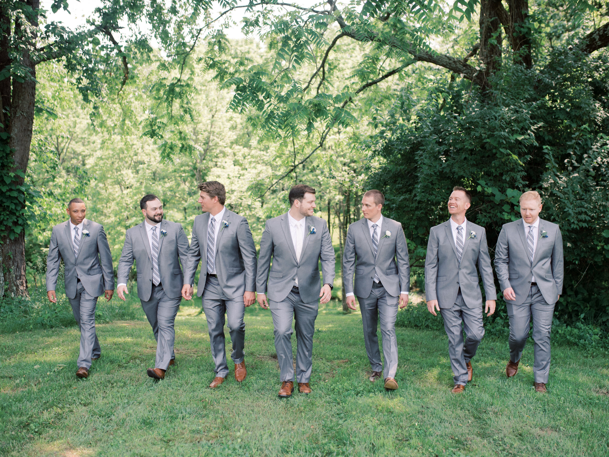 best-lexington-wedding-photographer-groomsmen